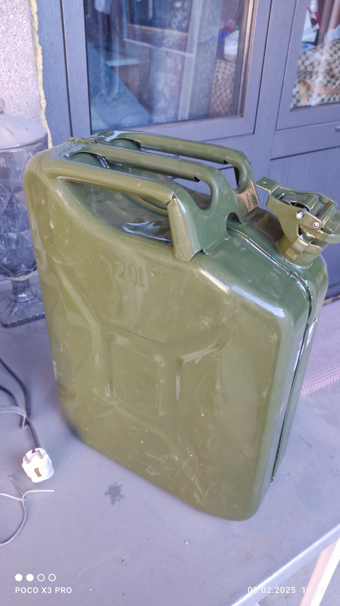 Продам канистру 20 л