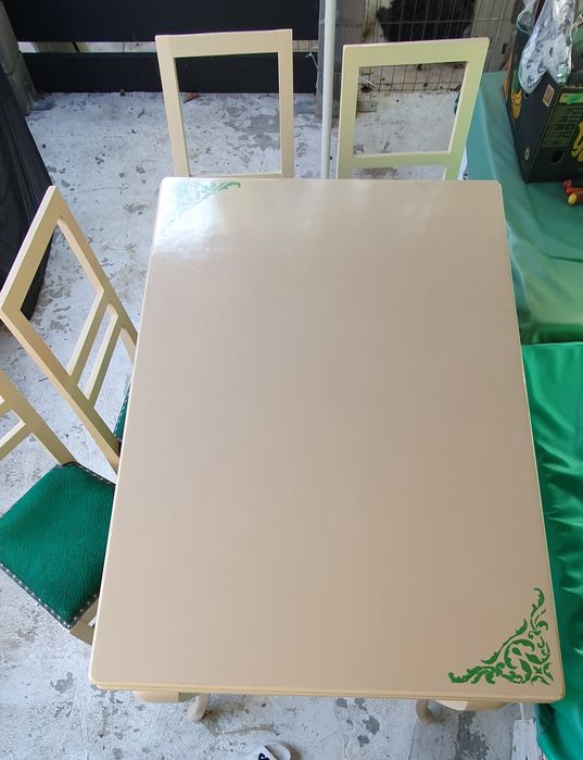 Masă din lemn extensibilă