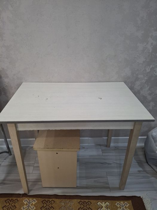Продам стол и табуретки