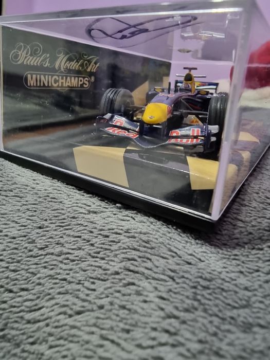 Red bull rb2 David Coulthard 1:43 minichamps подписана