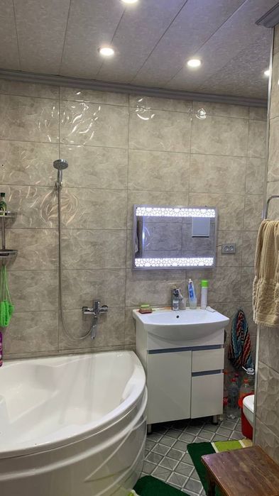 Продается квартира 3 комнатная 9 мкр 1 этаж дом кирпичный