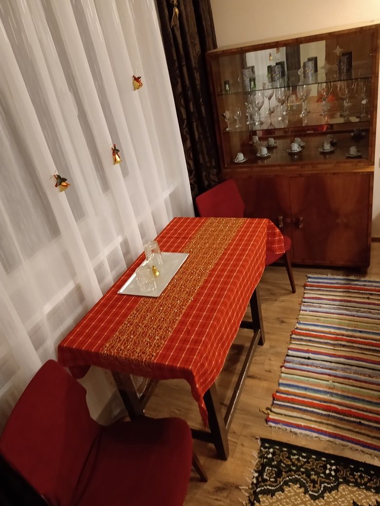 Închiriez în Regim hotelier zona teatrul de vară.