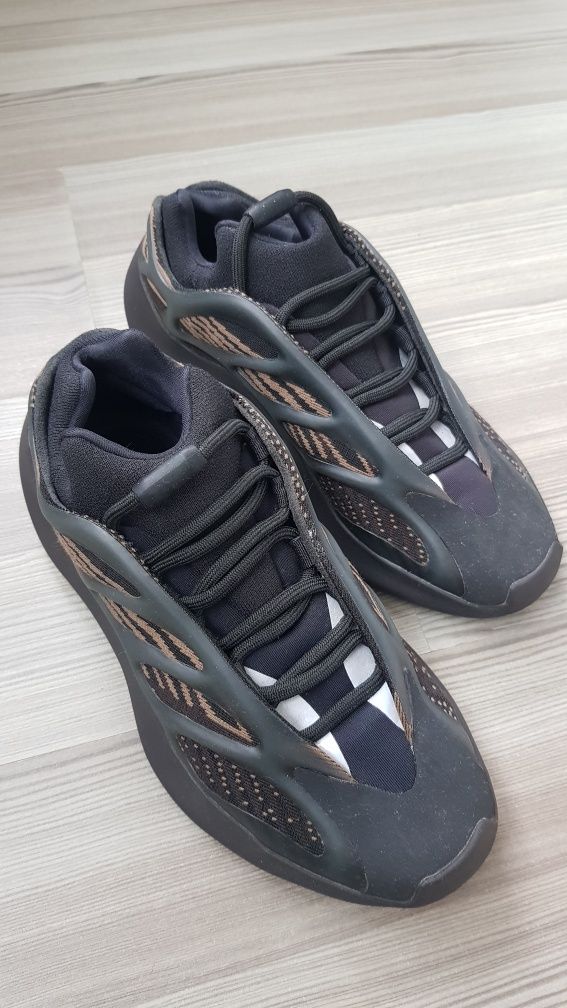 Adidas Yeezy 700 original