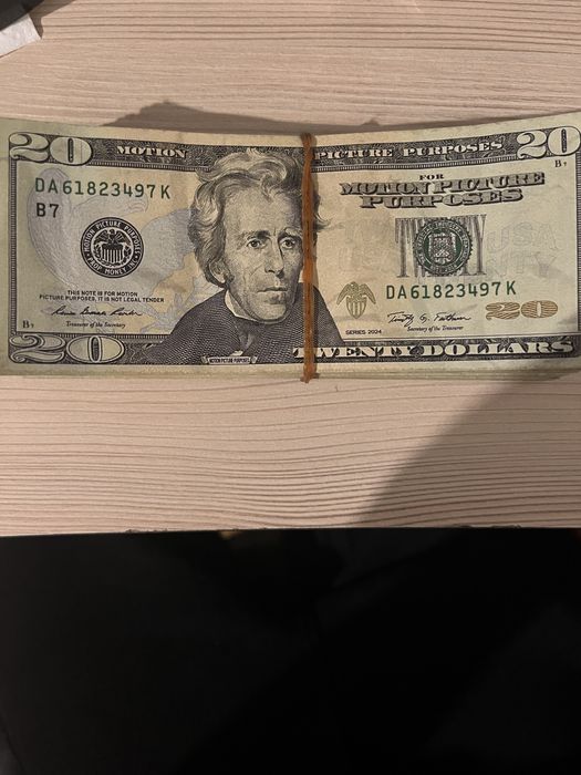 Реквизитни долари