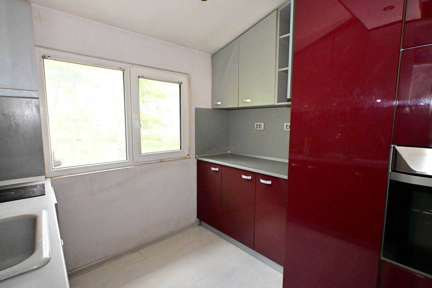 Продава двустаен обзаведен апартамент в гр. Перник, кв. Твърди ливади