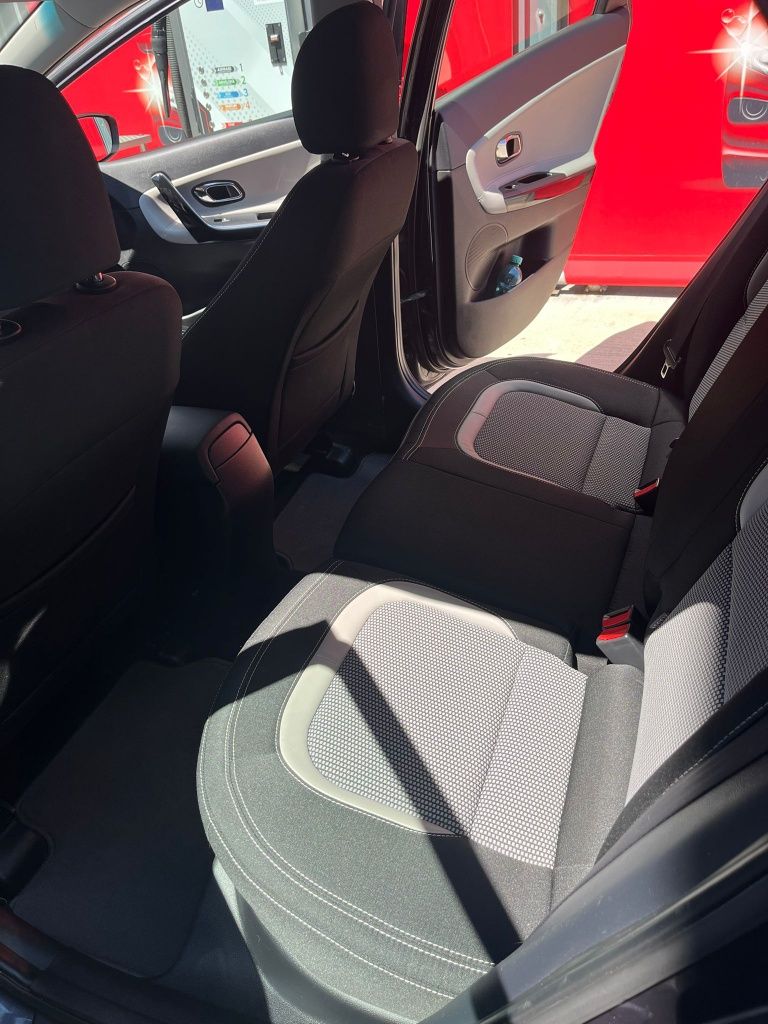 Vând Kia Ceed  motorizare 1.6 crdi.

-norma de poluare Euro 6