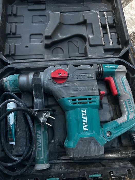 Инструменти Машини Перфоратор