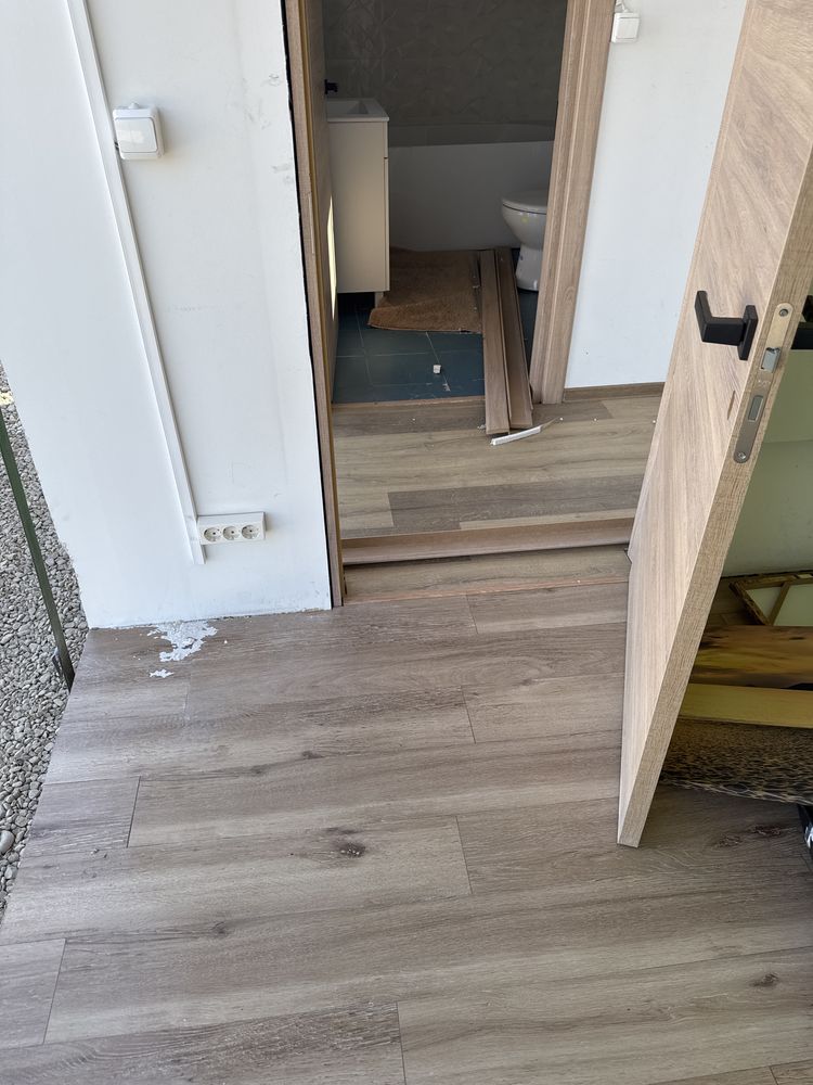 Vand casa mobila din Containere