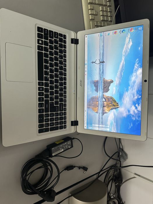 Laptop acer aspire es1-533