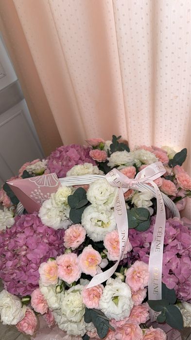 Цветы , букет из пионовидных роз, гортензий