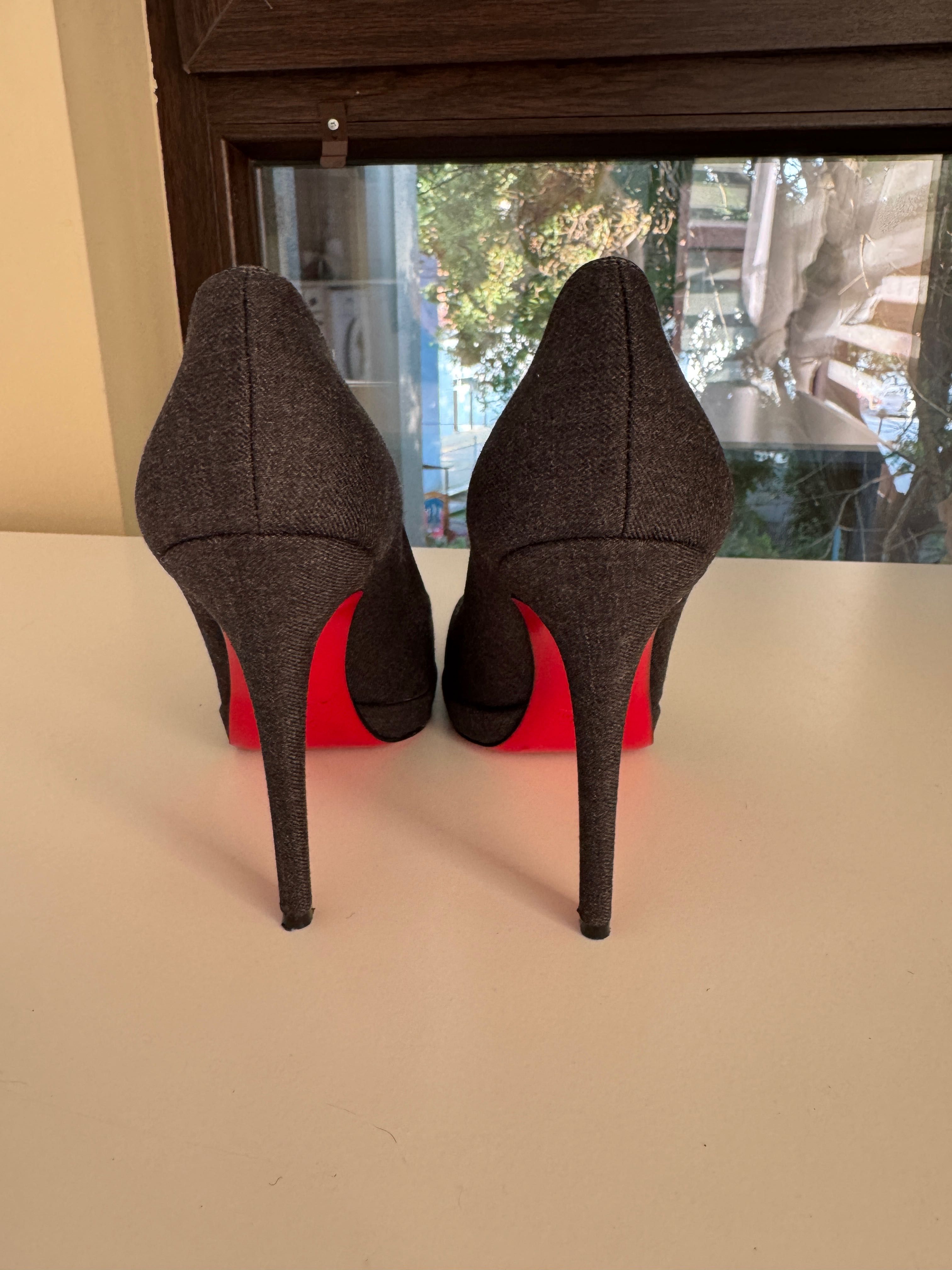 Christian Louboutin ток, 38-размер, оригинални