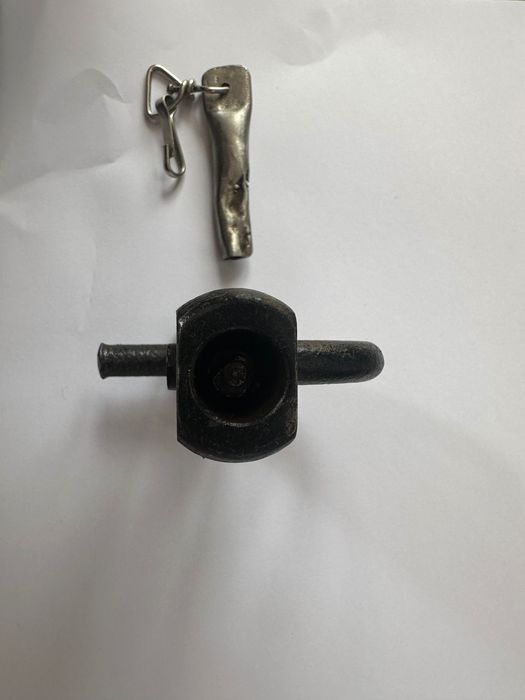 Стар катинар от закалена стомана.