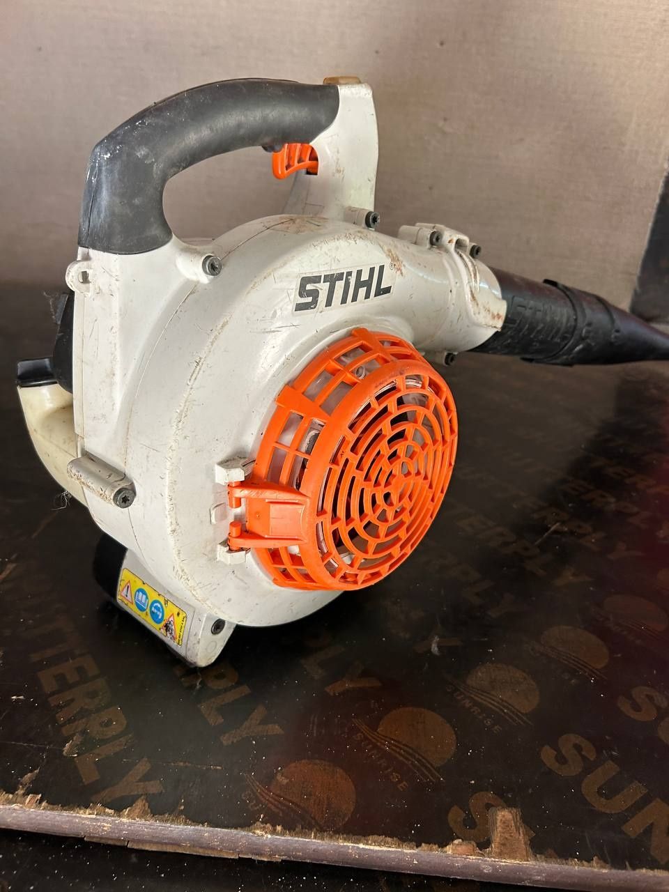 Бензинова духалка моторна метла Щил STIHL перфектно състояние