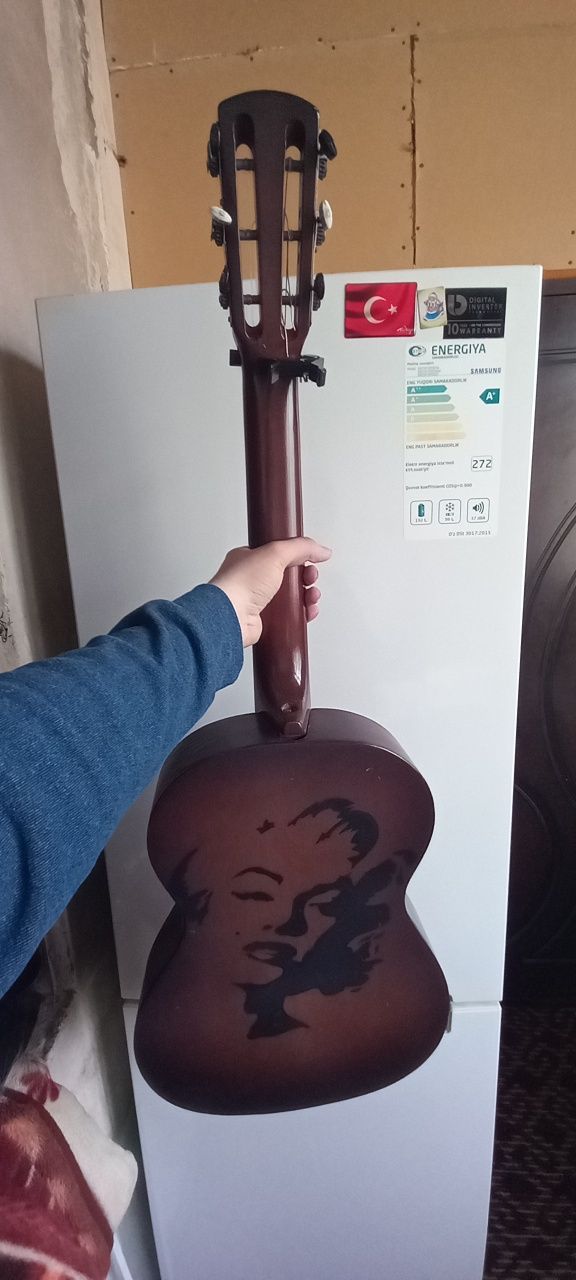 Gitara 38sm      .