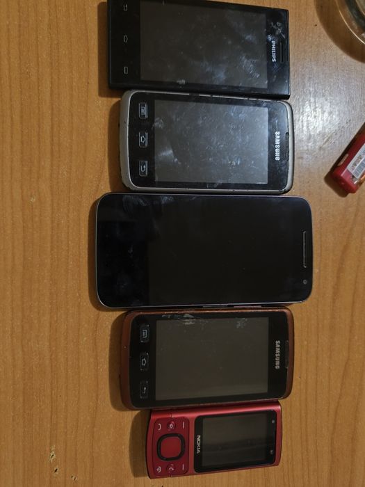 Lot telefoane 100lei toate