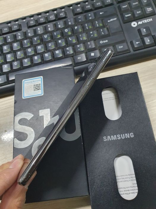 Samsung S10 8/128Gb продам