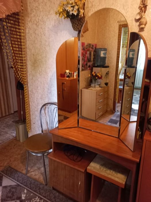 Продам трюмо, самовывоз