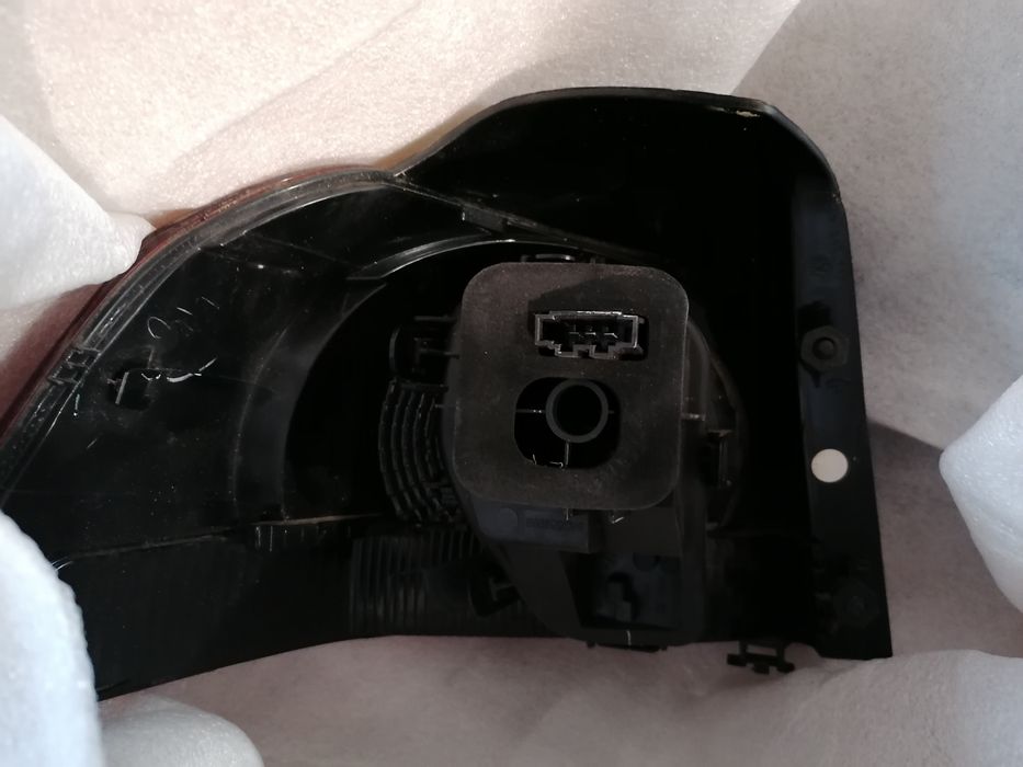 Vindem stop dreapta original pentru VW Golf 6 GTI cod 5K0 945 096 F