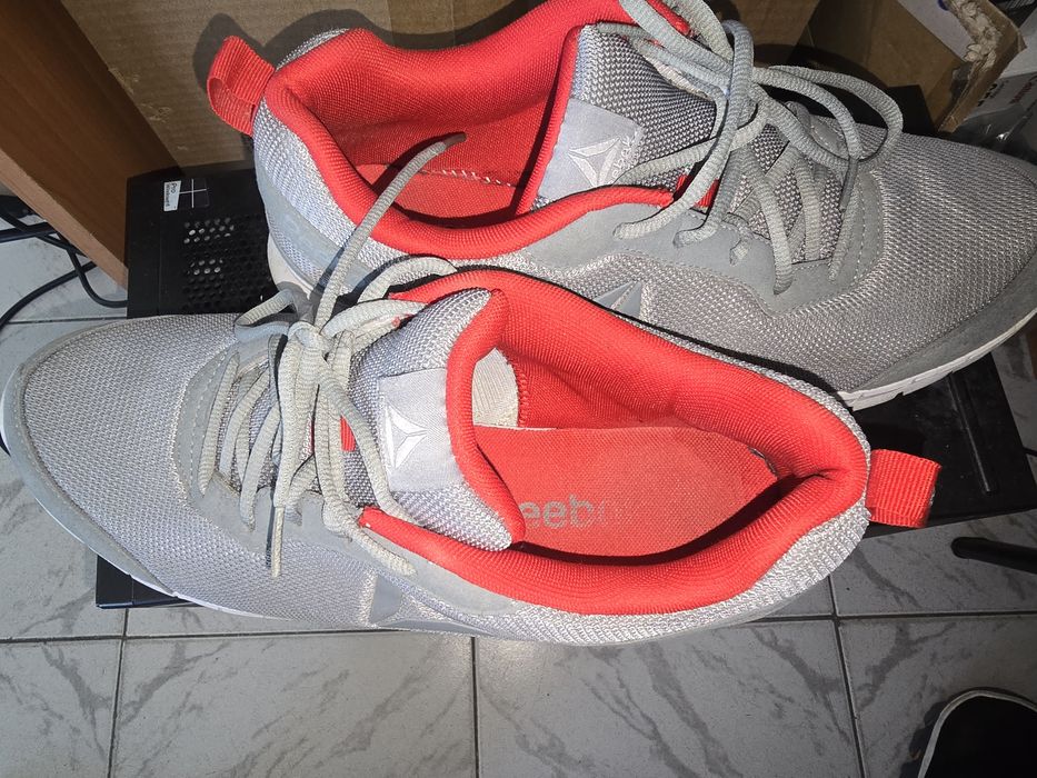 Продавам маратонки Reebok
