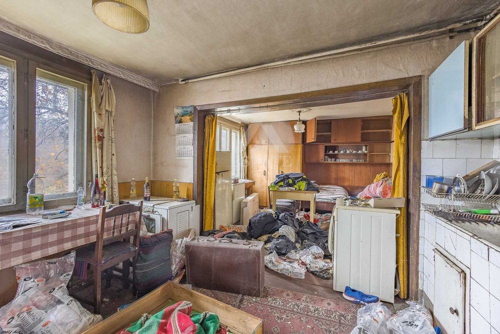 Продава се 2-етажна къща в гр. Своге