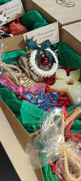 Подари различна Коледа