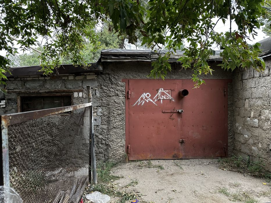 Гараж сатылады свет бар газ бар ишинде машина жондеуге де болады