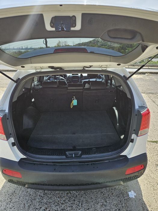 Kia Sorento 2011, 300 000 km(navigatie, subwoofer)