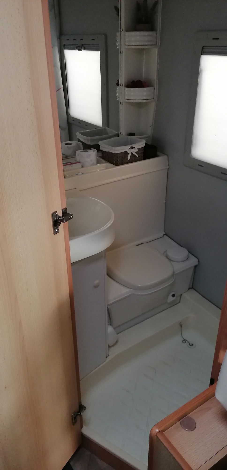 Кемпер под наем Knaus 575