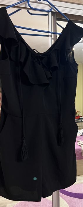 Salopeta scurta cu decolteu