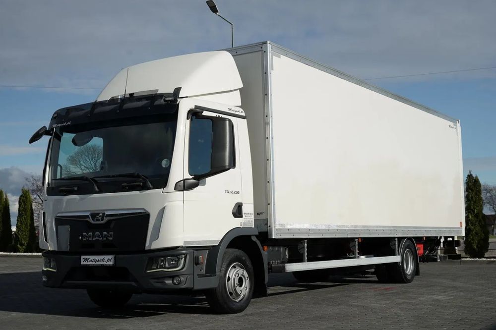 MAN TGL 12.250 / CAMION SOLO / CONTAINER 8 M / LIFT / UȘĂ LATERALĂ / 2021