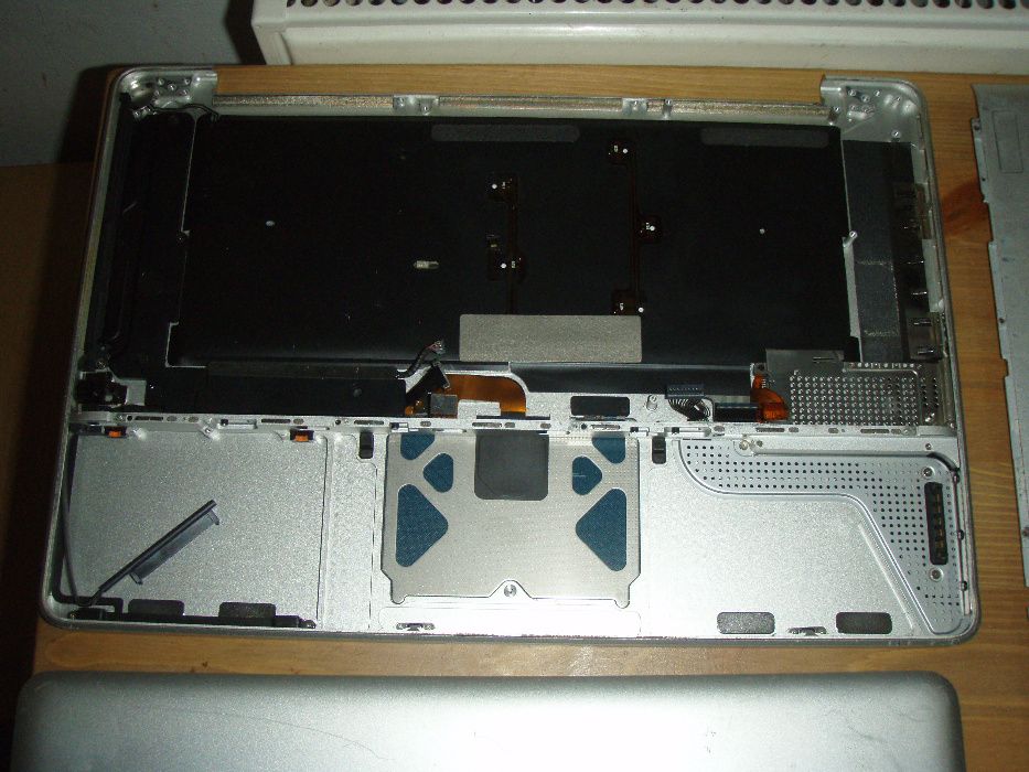Dezmembrez Macbook Pro 15, Late 2008 proc Core 2 Duo 2.4Ghz P8600