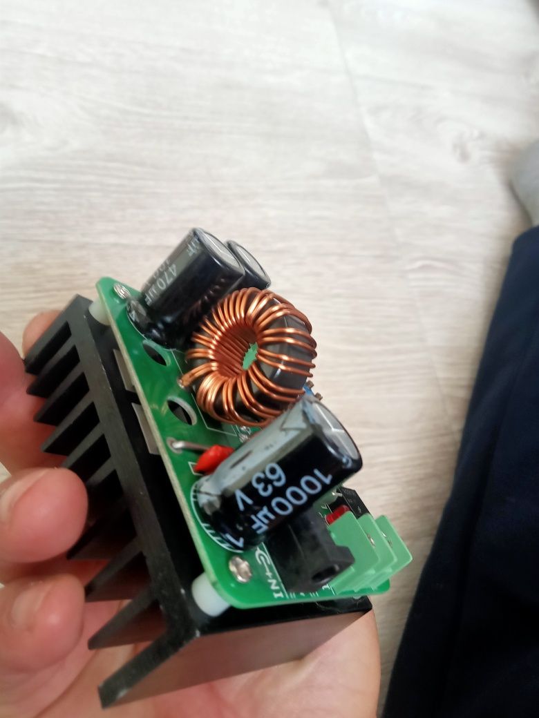 Продам повышающий Sodial R 10A DC-DC 600W в отличном состоянии.
