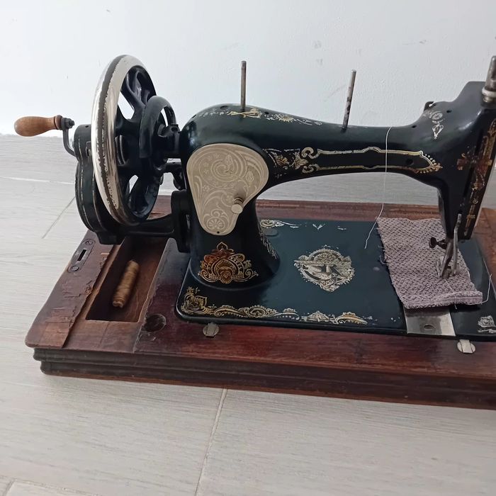 SINGER работеща шевна машина..Антика .около 1938г.предполагам