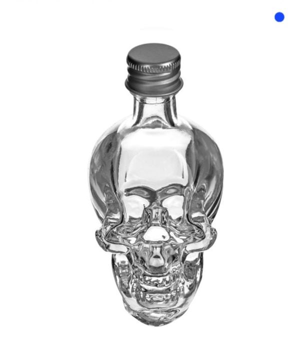 Sticluță in forma de craniu