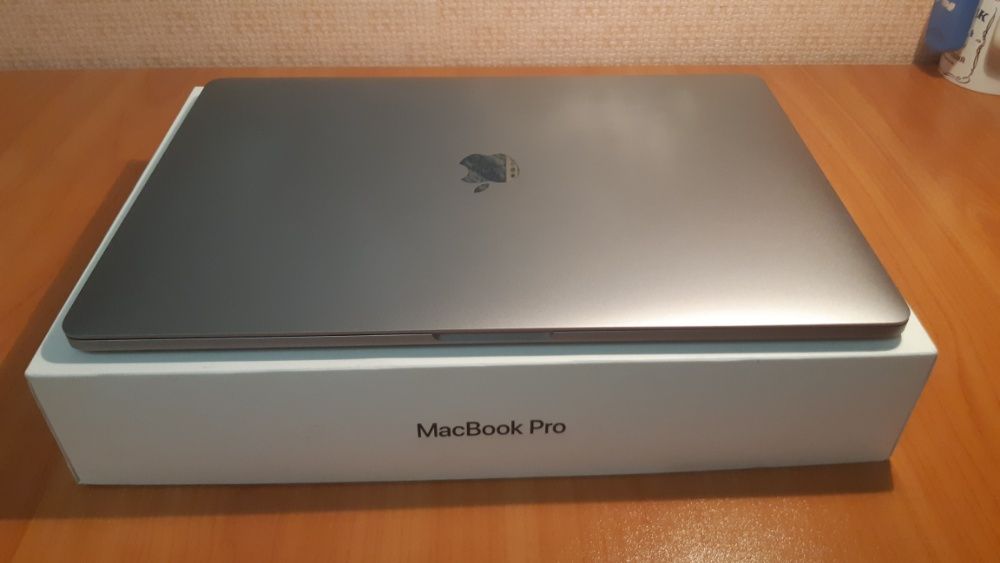 MacBook Pro 15 (2018), intel i7, SSD 512ГБ, 16 ГБ ОЗУ