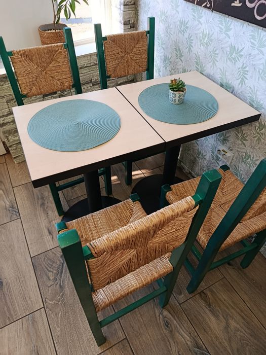 Vând mese și scaune ratan pentru cafenea