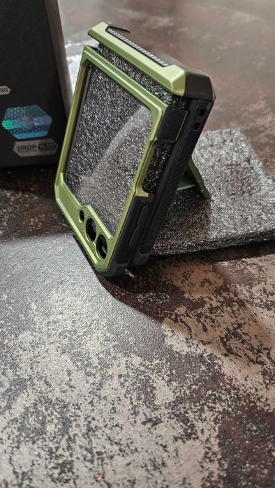 Carcasa Unicorn Beetle Army green ptr Samsung Z Flip 5 Noua