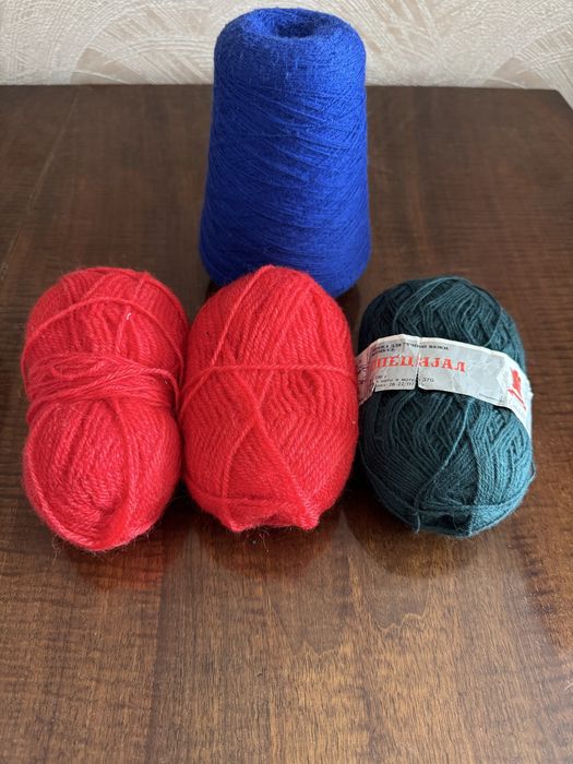 Пряжа для ручной вязки.