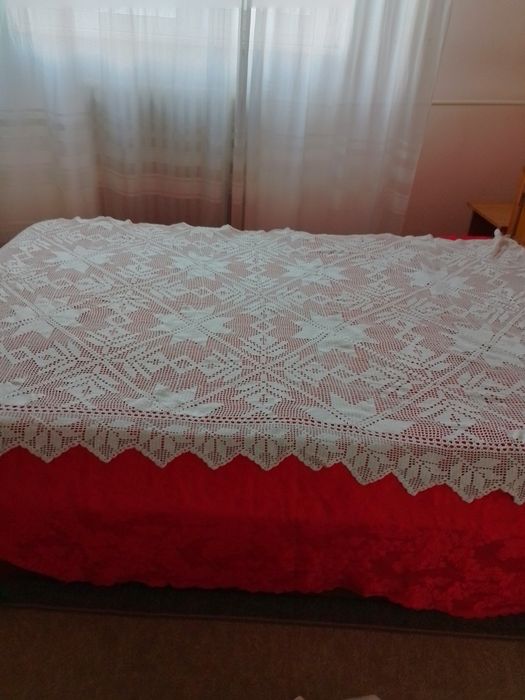 Vând cuvertura lucrată manual