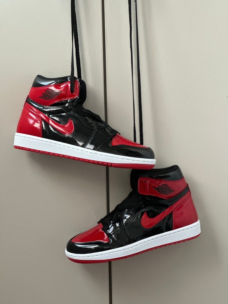 Adidasi air JORDAN 1 patent bred