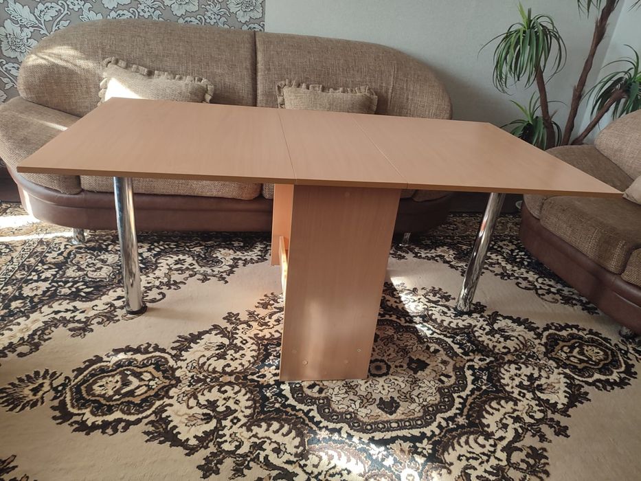 Продаётся раскладной стол