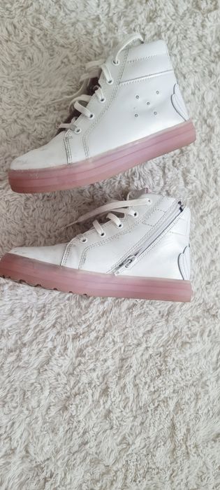 Ghete Clarks nr 31 cu lumini,  piele