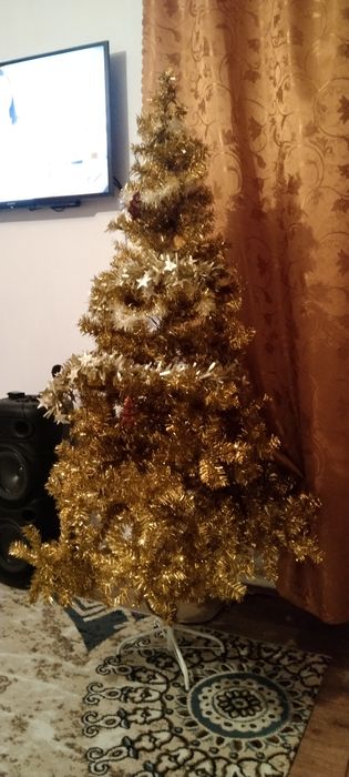Продам елку золотистую