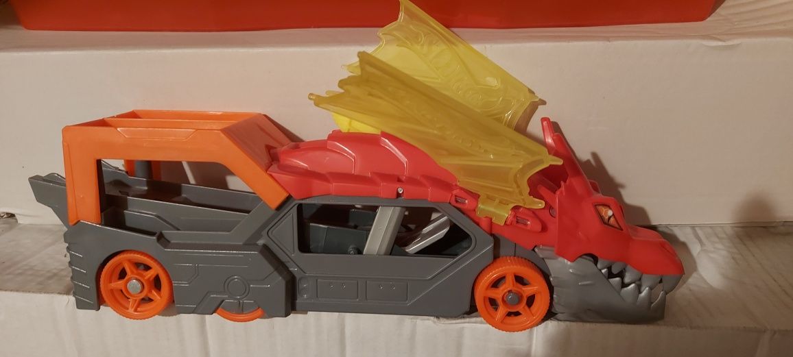 Hot wheels ремарке дракон