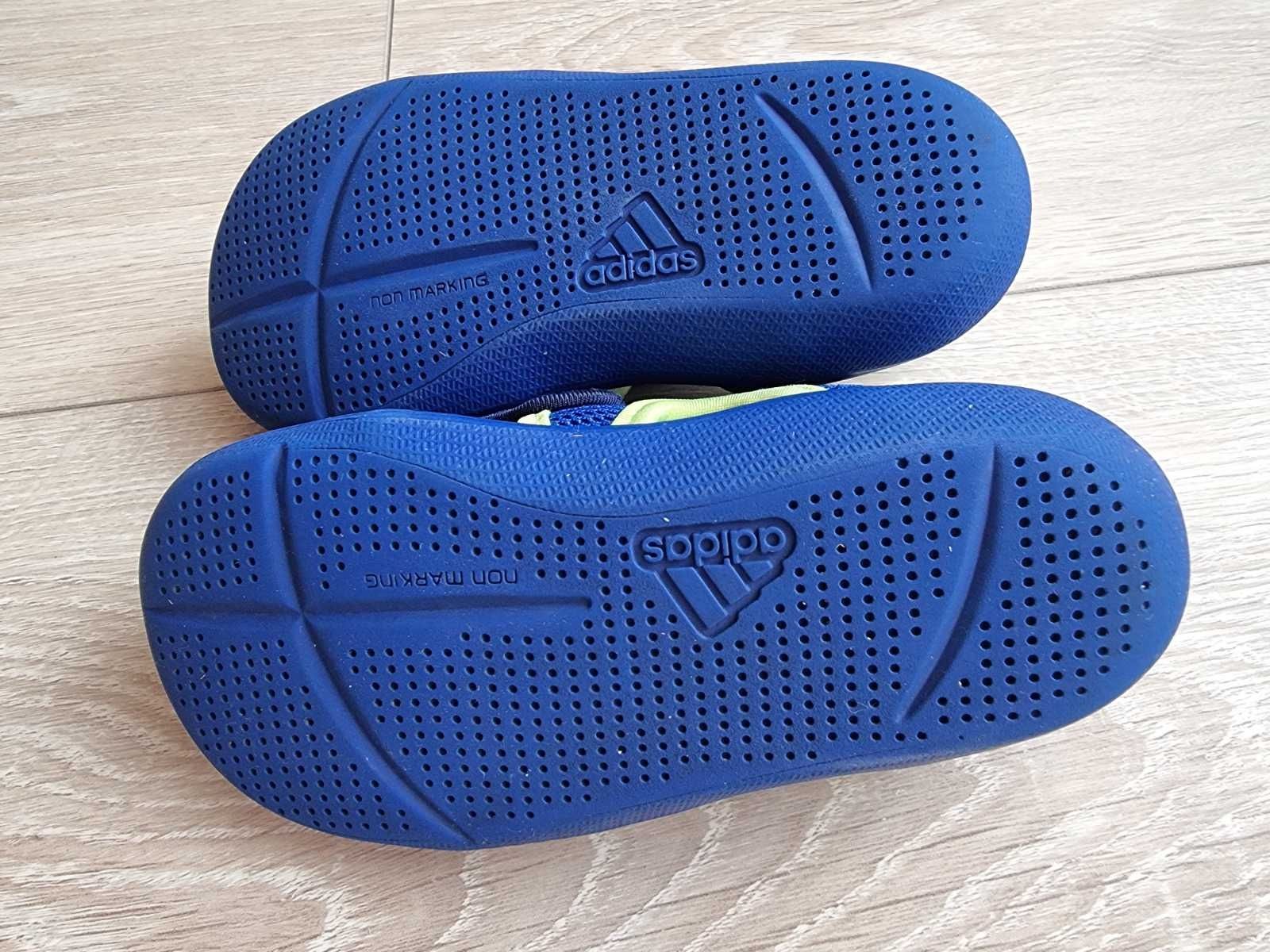 Продавам детски сандали Adidas