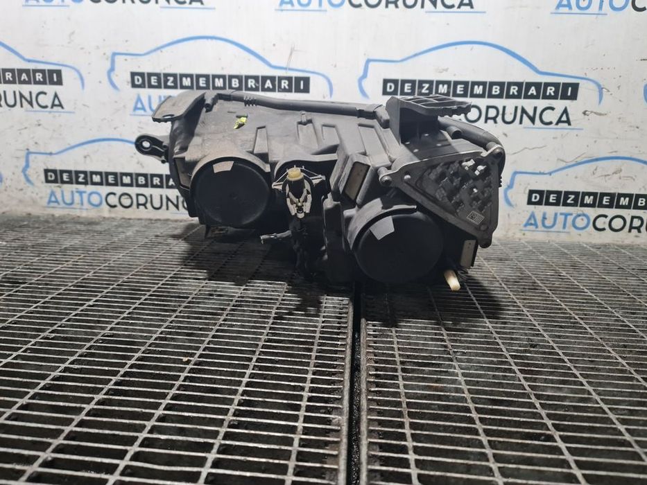 Far Dreapta Dacia Duster II 2018 - 2021 SUV 4 Usi (1318) Fara xenon