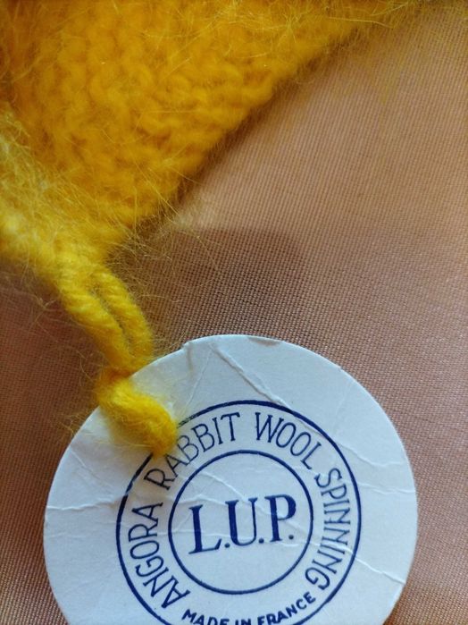 Caciula bebe, noua, 50%angora, moale si pufoasa, model puisor