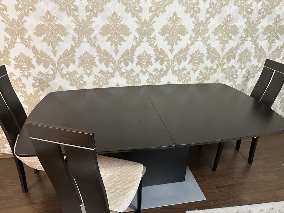 Стол раздвижной для гостинной , с 6 стульями