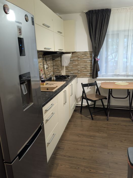 Inchiriez apartament o camera apx. 40 m