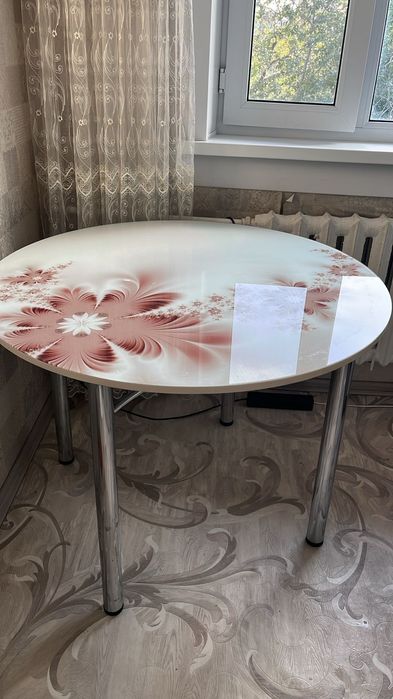 Круглый кухонный стол